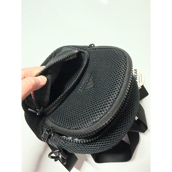 New NWT Adidas black 2-in-1 mini backpack crossbody convertible bag mesh - Picture 5 of 8